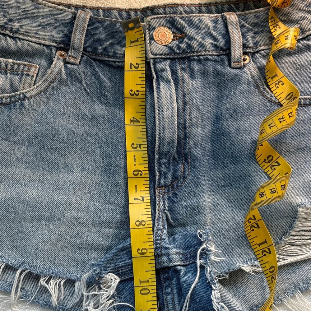 Garage Denim Low Rise Light Blue Distressed Frayed Jean Shorts 07/28